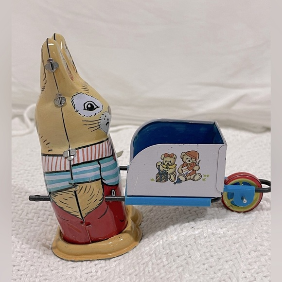 1980s vintage tin Litho wind up toy bunny with cart, collectibles works! - Picture 2 of 5